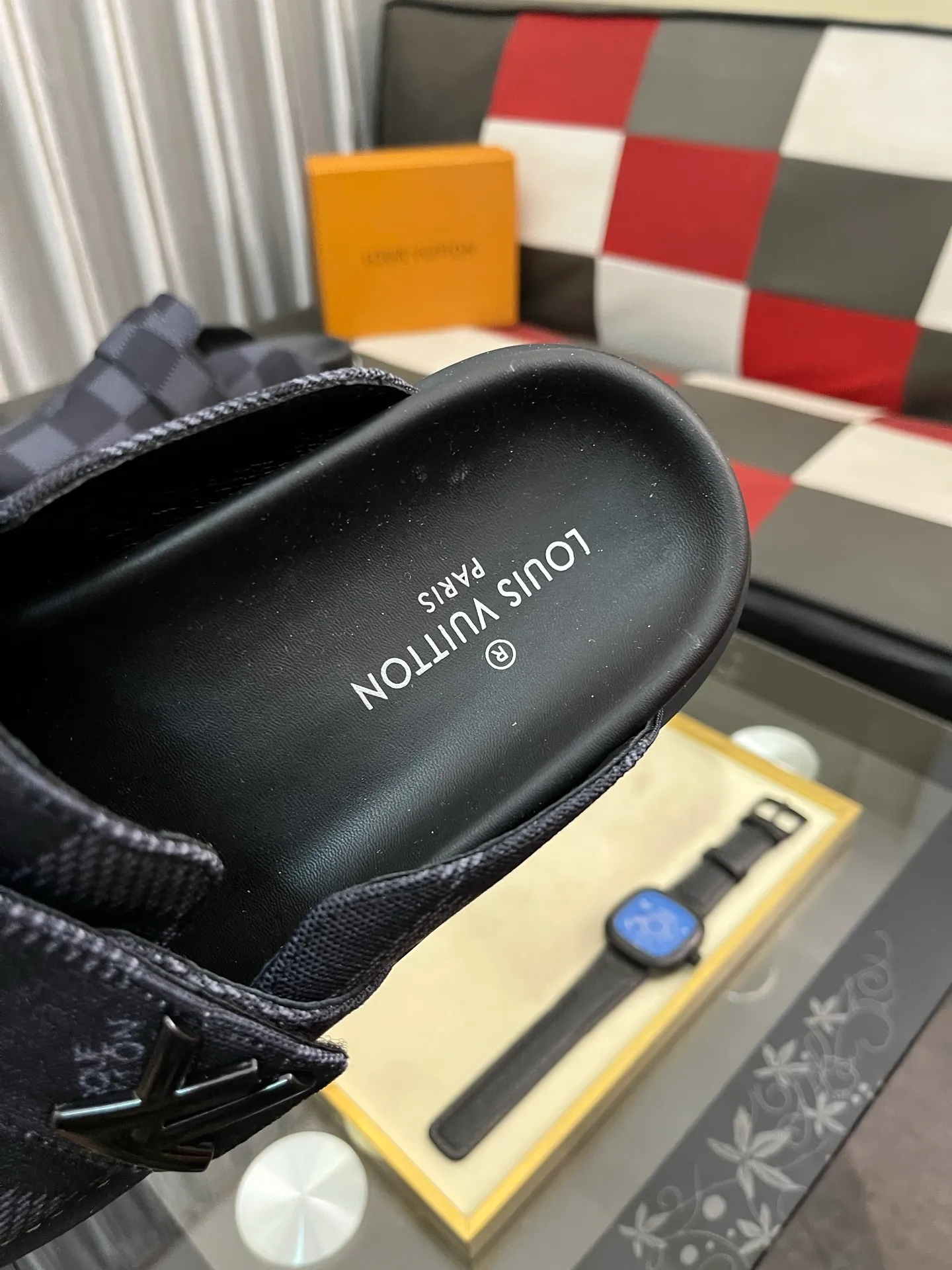Men's men's shoes 💰420⌚️⌚️lv new Baotou half-slippers winterbreak comfert flat slippers lv letter and monogram floral embellished leather pattern, with sheepskin lining, suitable for indoor and outdoor wear. The water table is made of high-density foam material, which is light and comfortable. The sole has a certain thickness and the anti-aging effect is also good! Premium size: 38-444️⃣Colors available